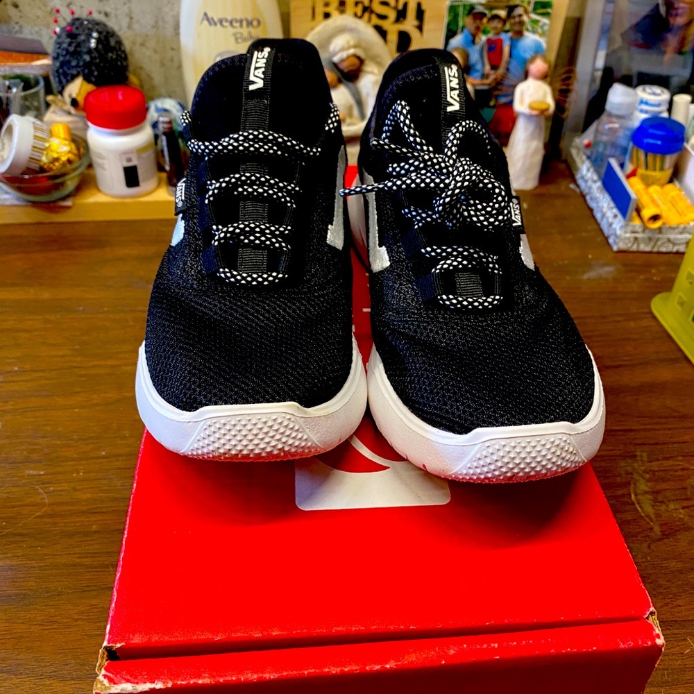 Women’s size 7 sneakers